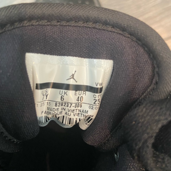 Michael Jordan kids size 7y high top all black - Picture 3 of 4